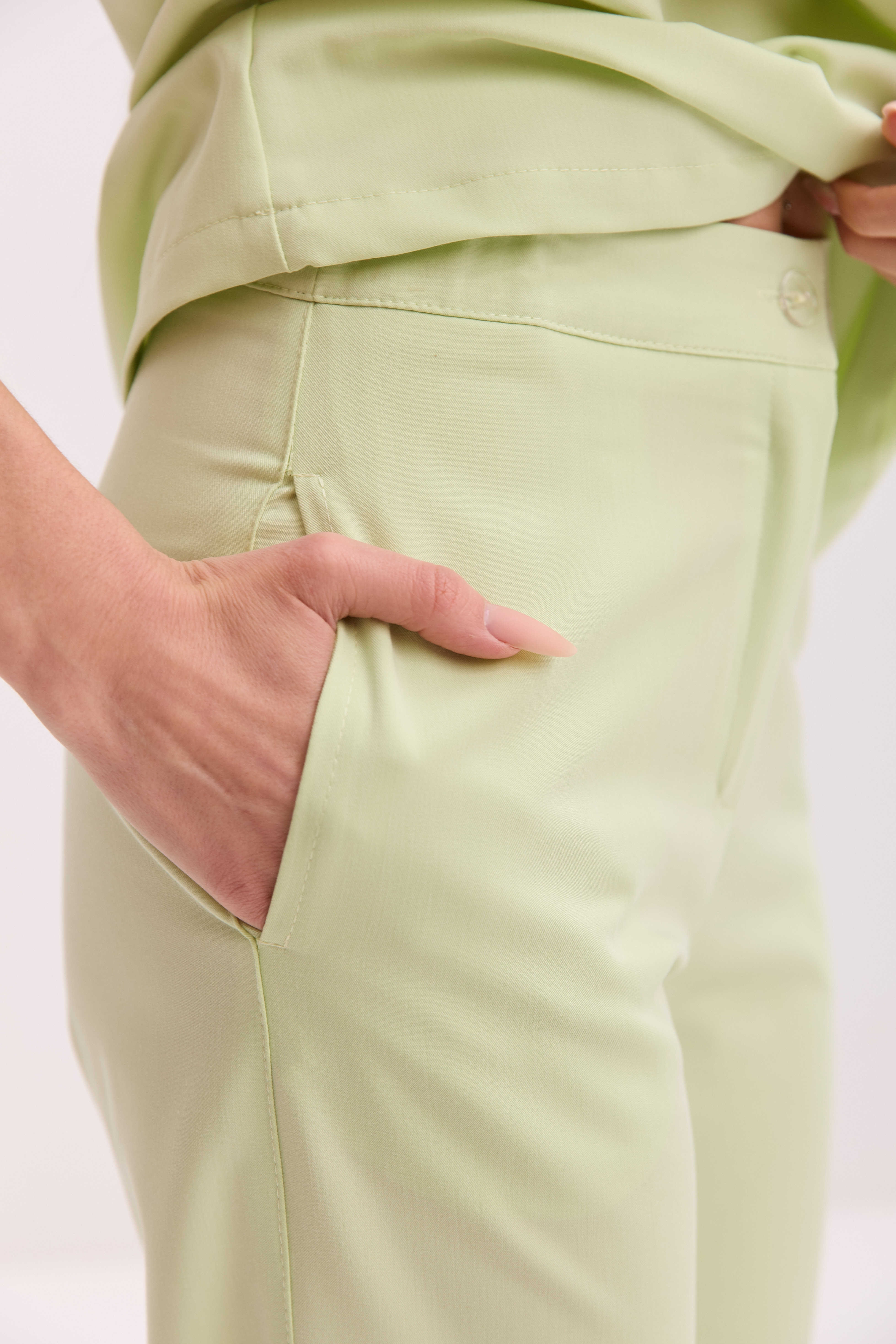 Damski strój medyczny Savanna w kolorze lime - obrazek 5