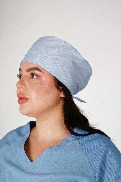 Klasyczna czapka medyczna z wiązaniami w kolorze lazurowym
