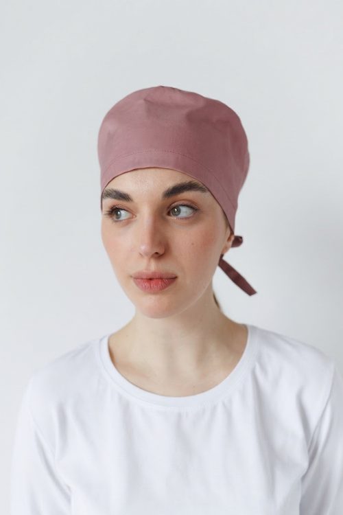 Klasyczna czapka medyczna z wiązaniami w kolorze liliowym