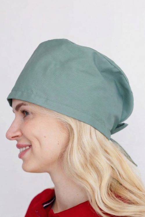Klasyczna czapka medyczna z wiązaniami w kolorze oliwkowym
